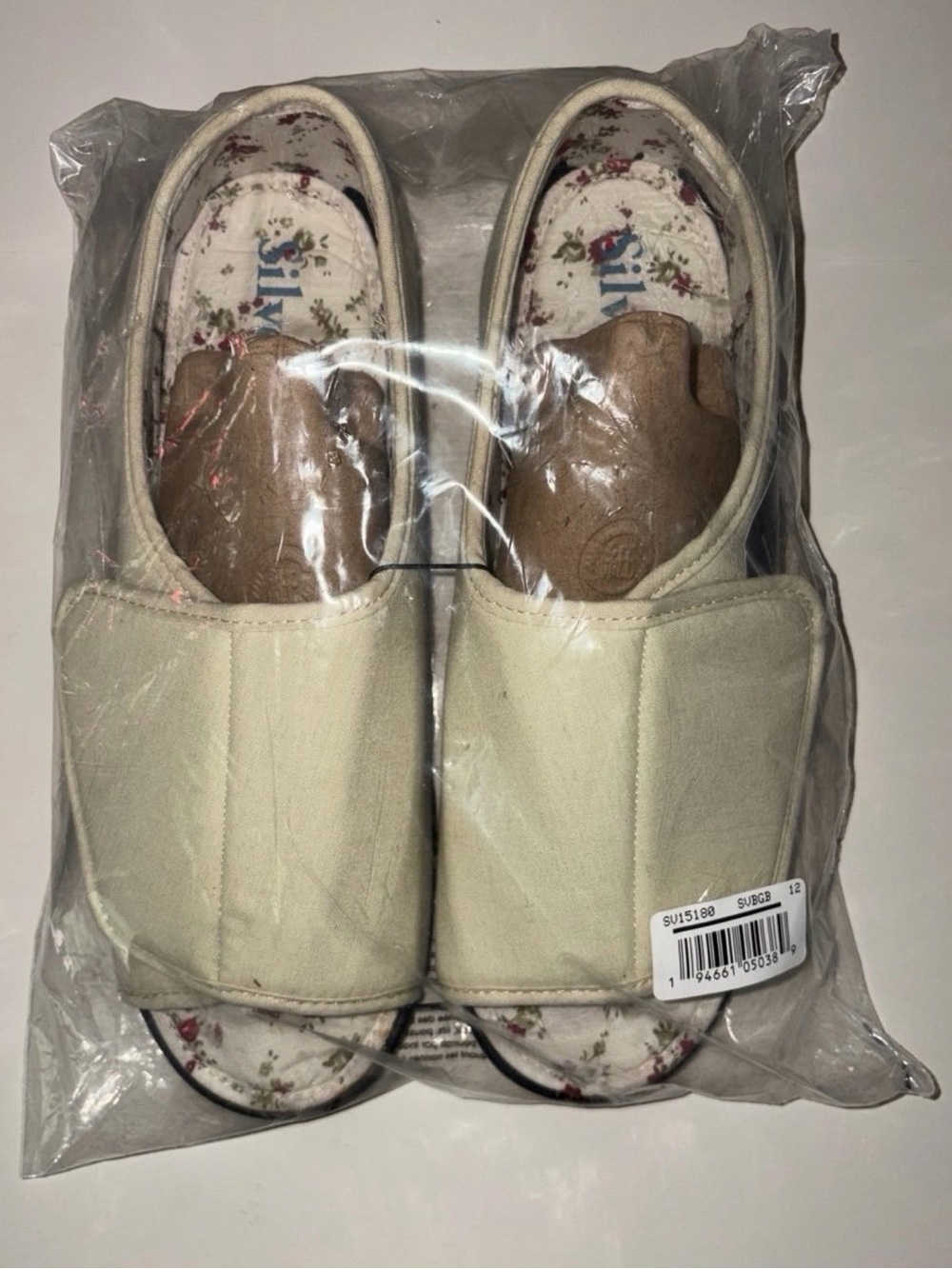 Women’s Cream Slip-On Slipcover Slippers